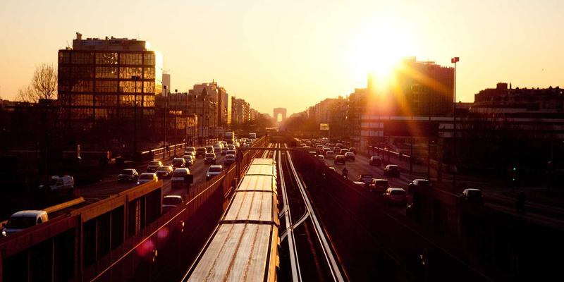 从钢材到硅胶：揭秘健身器材材料科学如何影响耐用性与手感