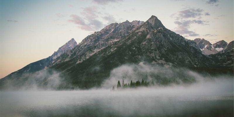 大重量训练安全指南：杠铃自保护装置与助力系统深度评测