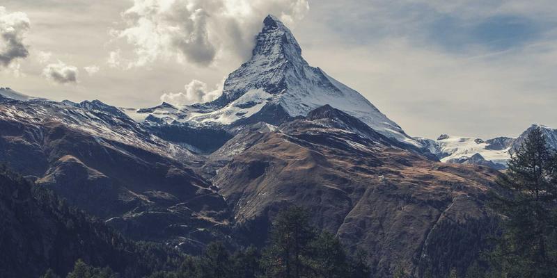 家用动感单车膝盖保护全攻略：科学调节阻力、姿态与座椅，融入健身计划与营养支持